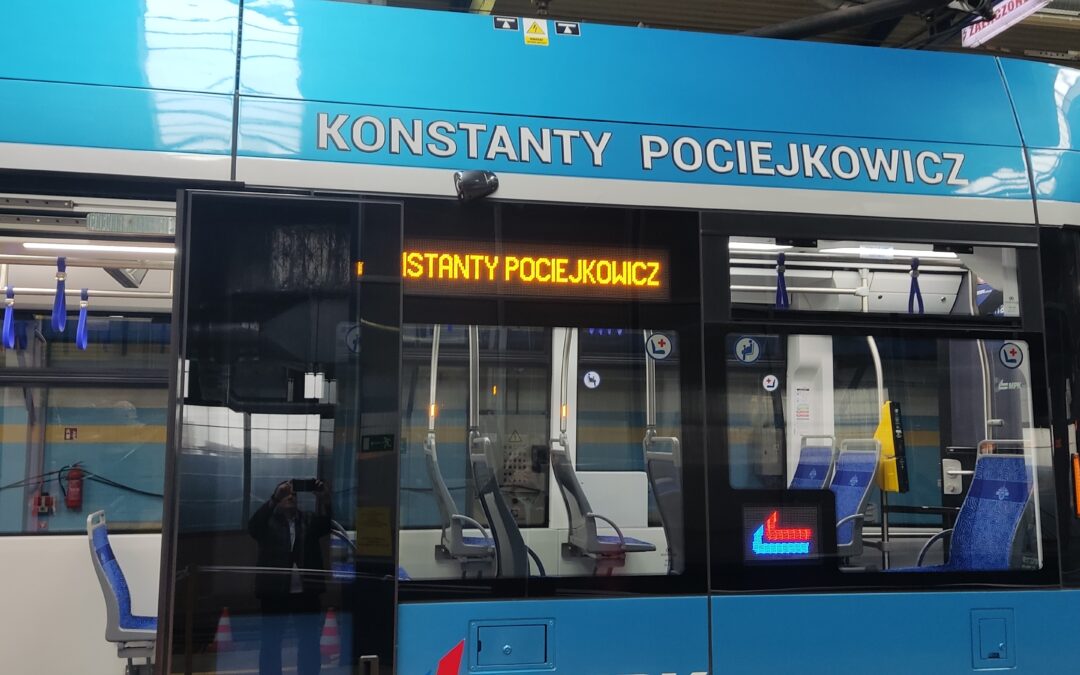 Uroczystość nadania tramwajowi wrocławskiego MPK imienia Konstantego Pociejkowicza.